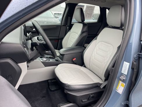 Used 2023 Ford Escape Platinum w/ Premium Technology Package image 19