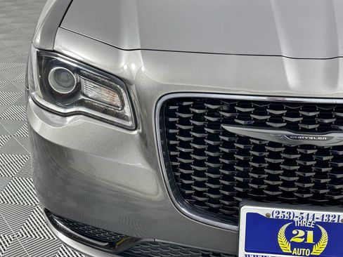 Used 2021 Chrysler 300 Touring w/ Sport Appearance Package RWD image 5
