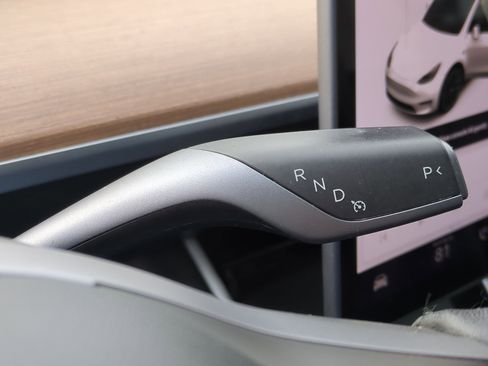 Used 2021 Tesla Model Y Long Range image 21