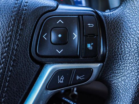 Used 2019 Toyota Sienna L FWD image 11