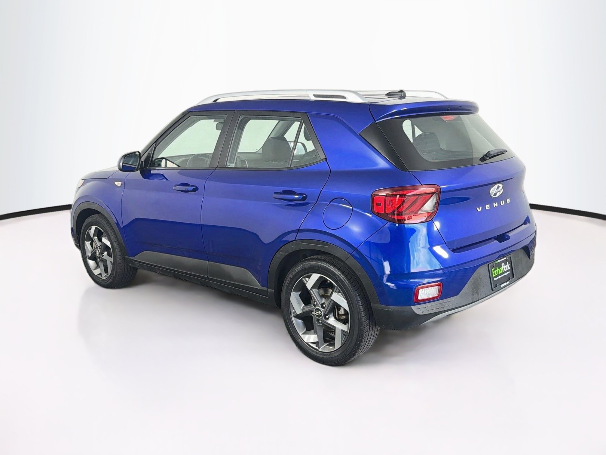 Used 2025 Hyundai Venue SEL FWD image 5