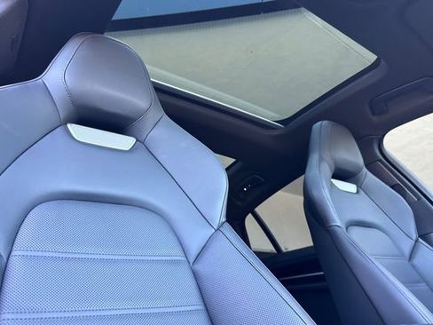 Used 2024 Porsche Panamera RWD image 20