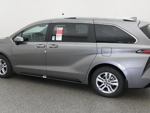 New 2026 Toyota Sienna Limited image 4