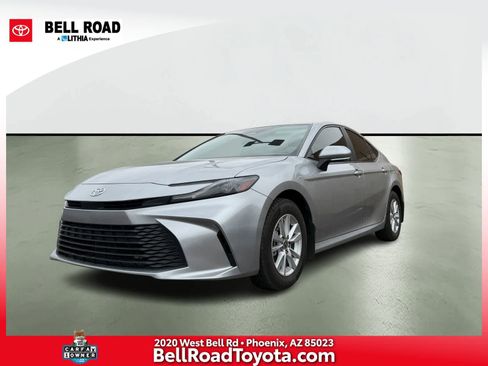 Used 2025 Toyota Camry LE image 1