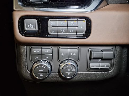 New 2026 GMC Yukon Denali Ultimate AWD/4WD image 17