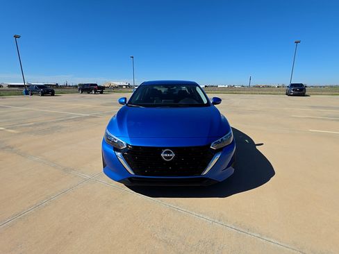 Used 2024 Nissan Sentra SV image 3