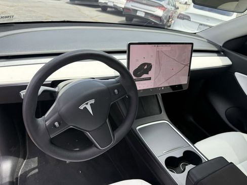 Used 2021 Tesla Model Y Long Range AWD/4WD image 26