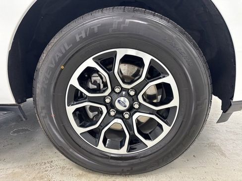 Used 2024 Ford Expedition XLT image 34