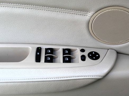 Used 2011 BMW X5 xDrive35i image 9