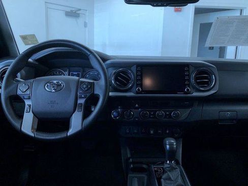 Certified 2021 Toyota Tacoma TRD Off-Road w/ Technology Package AWD/4WD image 9