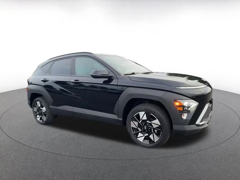 Used 2025 Hyundai Kona SEL image 2