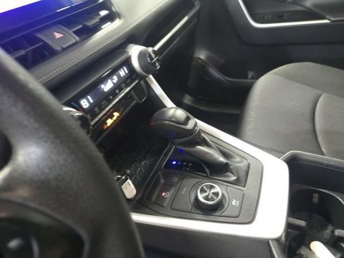Used 2025 Toyota RAV4 XLE AWD/4WD image 25