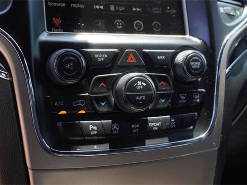 Used 2017 Jeep Grand Cherokee Overland image 24