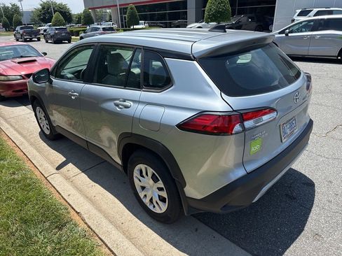 Used 2023 Toyota Corolla Cross L FWD image 3