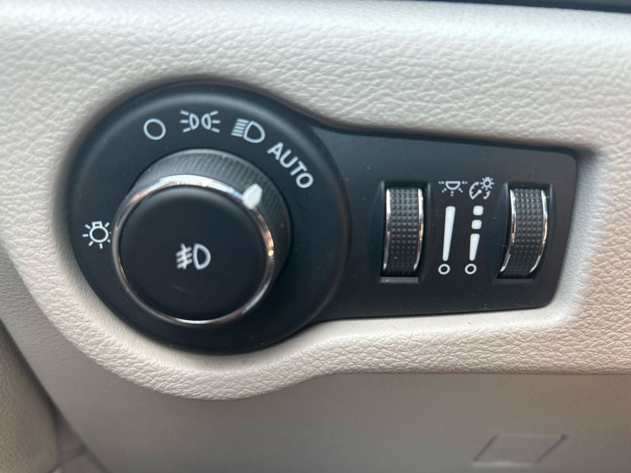 Used 2022 Chrysler Pacifica Touring-L FWD image 10