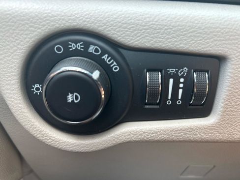 Used 2022 Chrysler Pacifica Touring-L FWD image 10