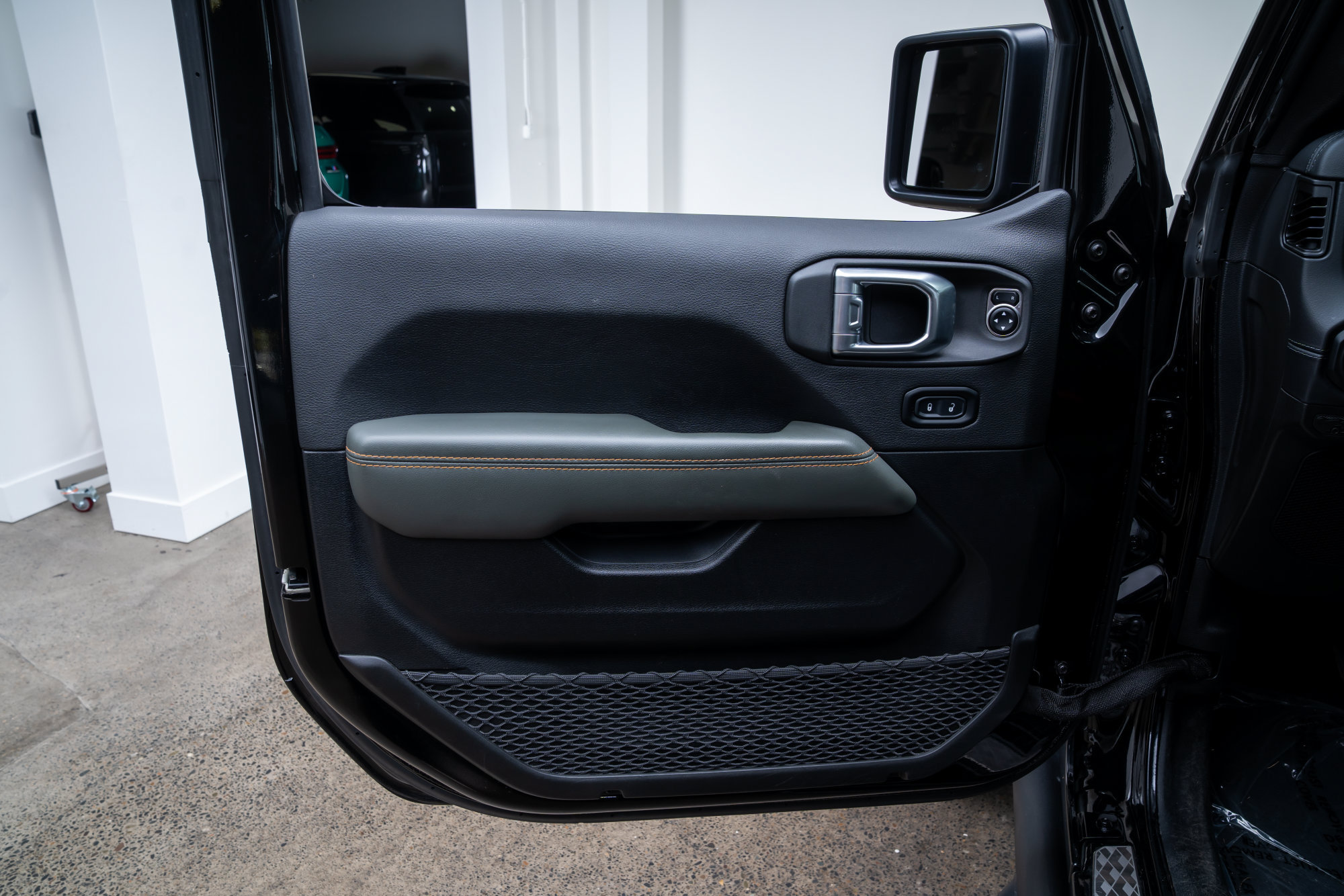 Used 2024 Jeep Gladiator Mojave w/ Convenience Group AWD/4WD image 20