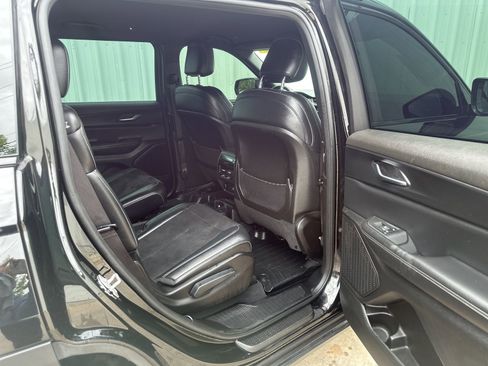 Used 2024 Jeep Grand Cherokee L Laredo image 14