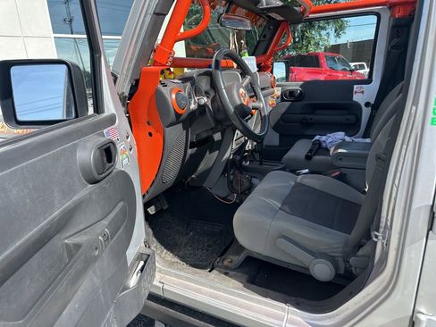 Used 2010 Jeep Wrangler Unlimited Sport AWD/4WD image 5