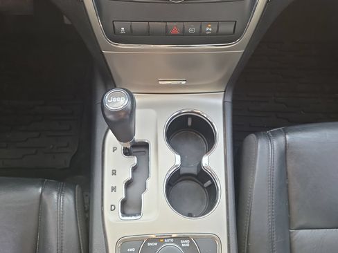 Used 2011 Jeep Grand Cherokee Laredo AWD/4WD image 18