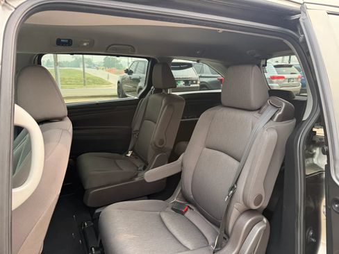 Used 2018 Honda Odyssey EX image 22