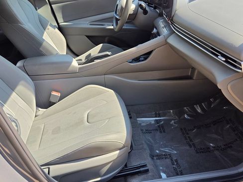 Used 2024 Hyundai Elantra SEL FWD image 16