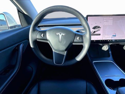 Used 2021 Tesla Model Y Long Range image 5