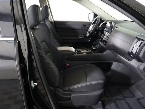 Used 2024 Nissan Pathfinder S image 28