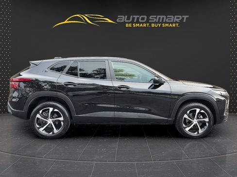 Used 2025 Chevrolet Trax RS FWD image 6
