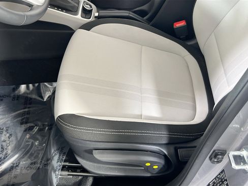 Used 2024 Hyundai Venue SEL FWD image 18
