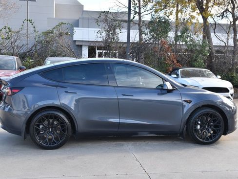 Used 2021 Tesla Model Y Long Range image 6