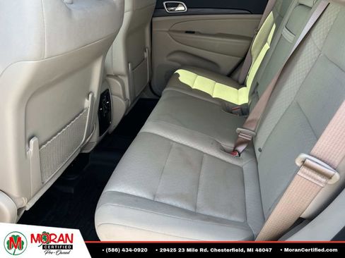 Used 2019 Jeep Grand Cherokee Laredo AWD/4WD image 13