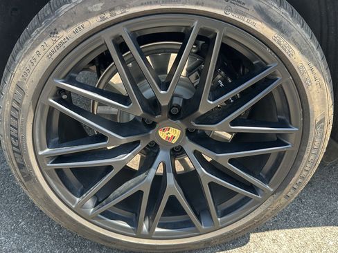 Used 2024 Porsche Macan GTS AWD/4WD image 14