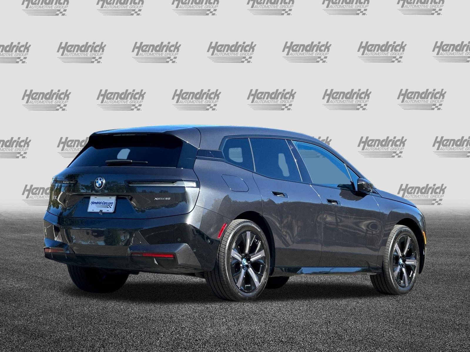 Used 2024 BMW iX xDrive50 w/ Sport Package AWD/4WD image 5