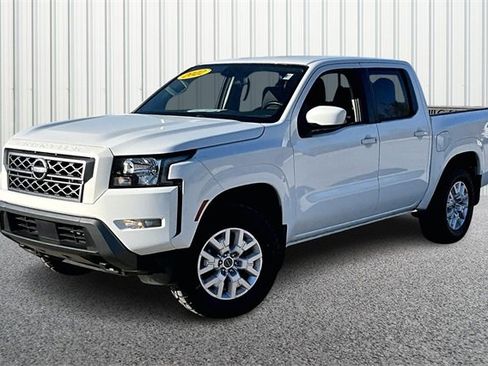 Used 2022 Nissan Frontier SV image 2