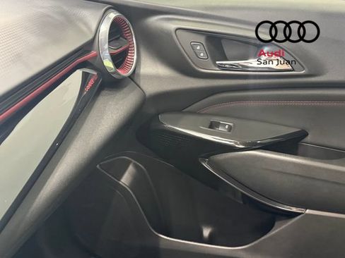 Used 2024 Chevrolet Trax RS w/ Sunroof Package FWD image 33