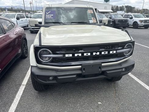 Used 2025 Ford Bronco Outer Banks image 4