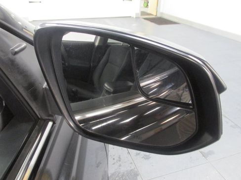 Used 2018 Toyota RAV4 LE w/ All Weather Liner Package AWD/4WD image 17