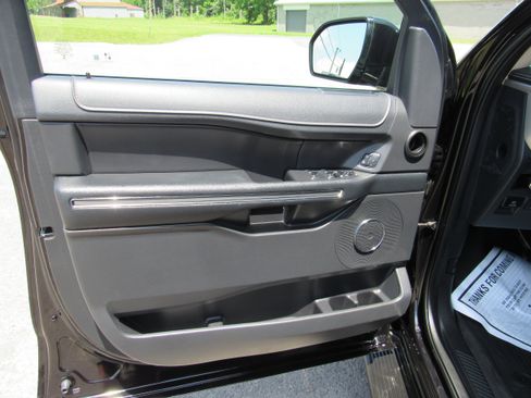 Used 2024 Ford Expedition XLT AWD/4WD image 15