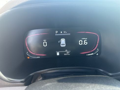 Used 2023 Kia Soul LX w/ LX Technology Package FWD image 23