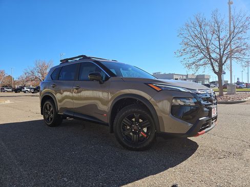 New 2026 Nissan Rogue SV AWD/4WD image 2