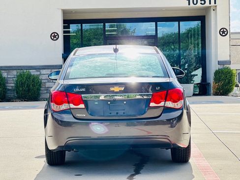 Used 2016 Chevrolet Cruze LT FWD image 8
