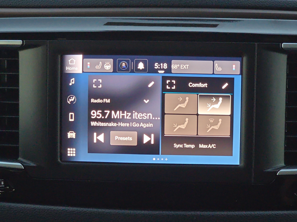 Used 2023 Chrysler Voyager LX FWD image 14