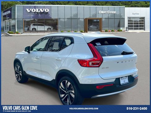 Used 2023 Volvo XC40 B5 Plus w/ Driver Assist Package AWD/4WD image 4