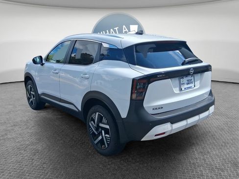 Used 2026 Nissan Kicks SV w/ SV Premium Package FWD image 6