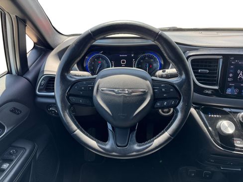 Used 2020 Chrysler Pacifica Touring-L Plus FWD image 13