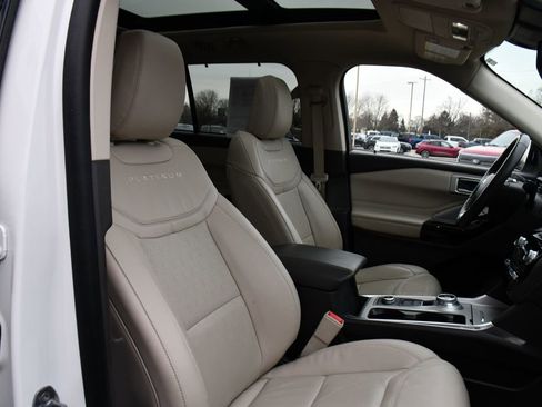 Used 2023 Ford Explorer Platinum w/ Technology Package image 16
