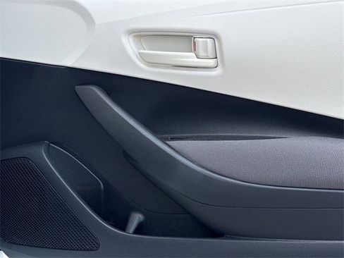 Used 2022 Toyota Corolla LE image 25