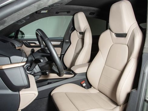 Certified 2024 Porsche Macan Turbo Electric image 17