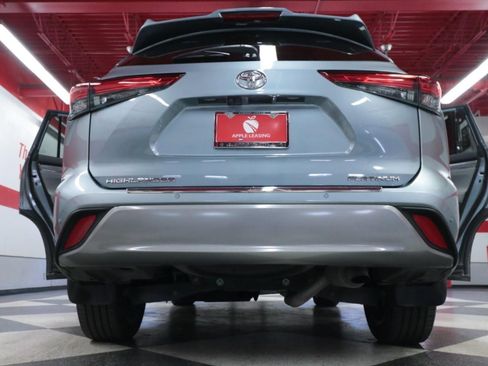 Used 2023 Toyota Highlander Platinum image 31